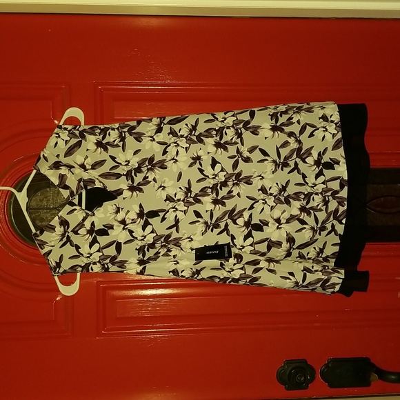 NWT Alfani Sleeveless High Neck Blouse, size 14 - Picture 2 of 5